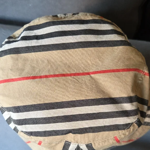 Burberry Reversible Check Bucket Hat - Picture 6 of 12